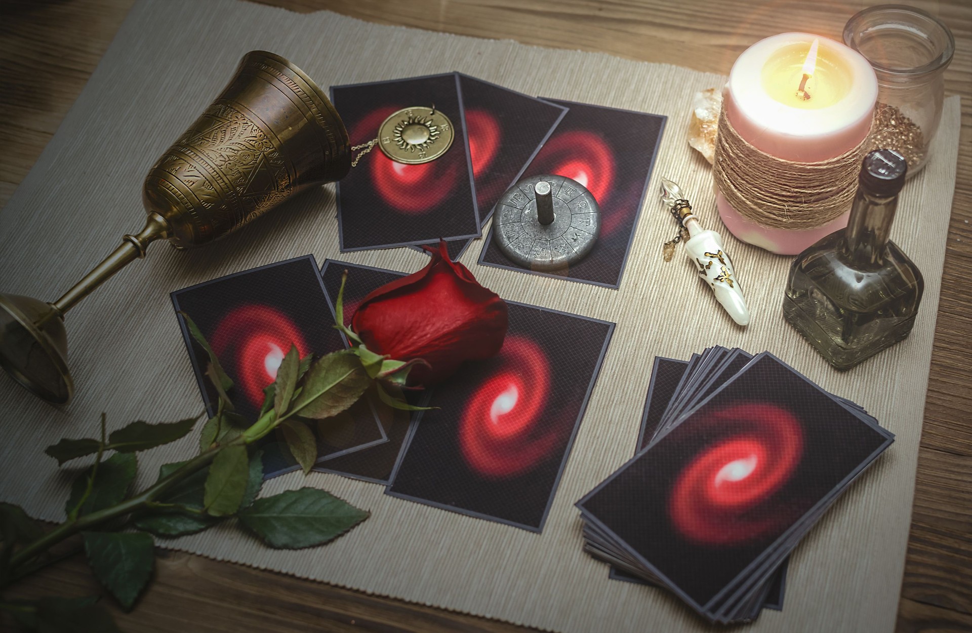 Cartas del tarot. Adivino. Lectura futura. Adivino.