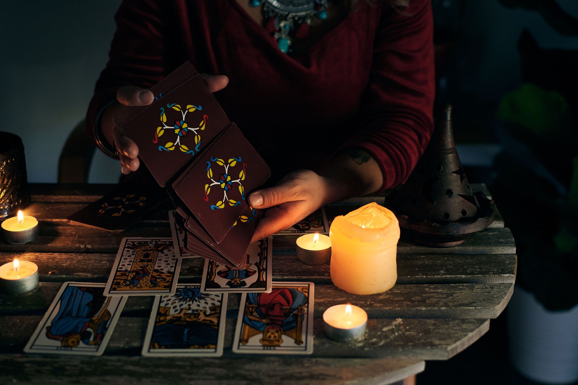 Mujer pitonera baraja cartas del tarot